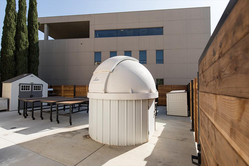 康考迪亚大学理科学生可以使用的六台望远镜之一